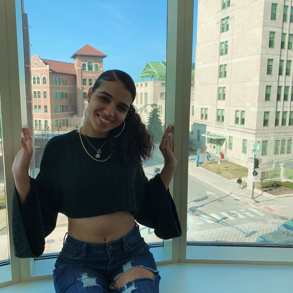 Meet your Posher, Mia